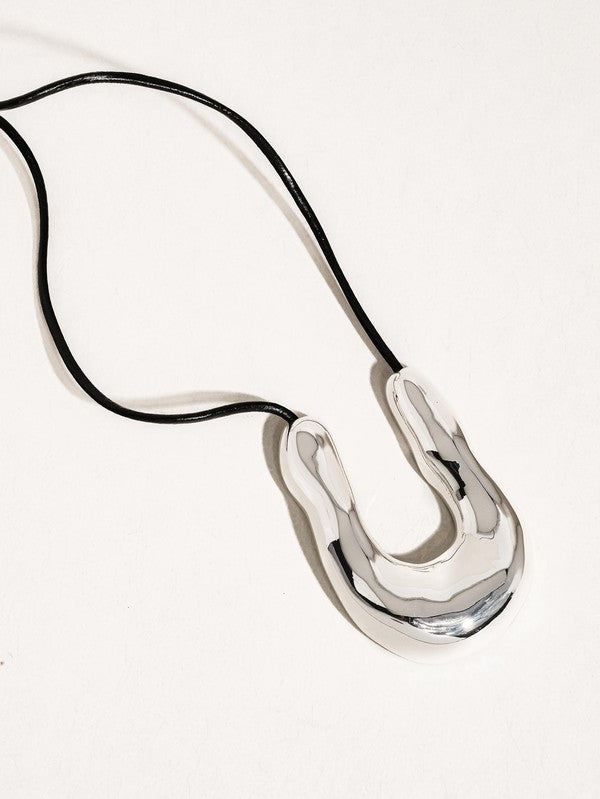 Horseshoe U-shape Necklace