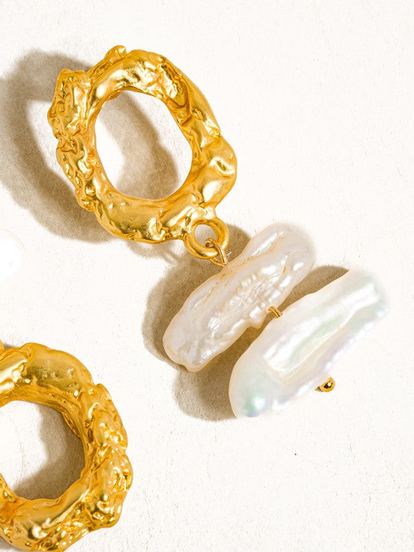 Mismatched Natural Pearl Earring